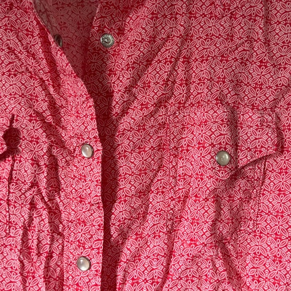 Wrangler sleeveless button button up - Picture 3 of 6